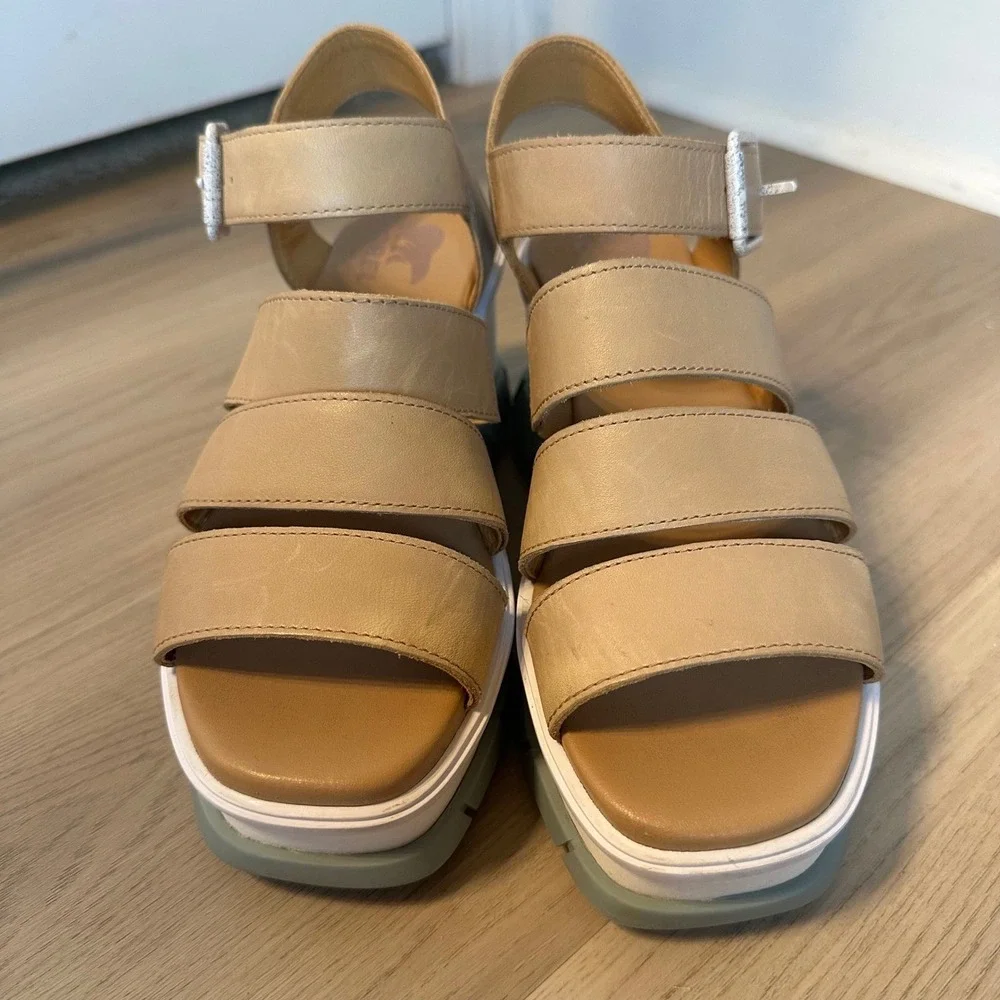 Sorel‎ Women's Joanie III Ankle Strap Wedge sandals Size 6 tan beige platform